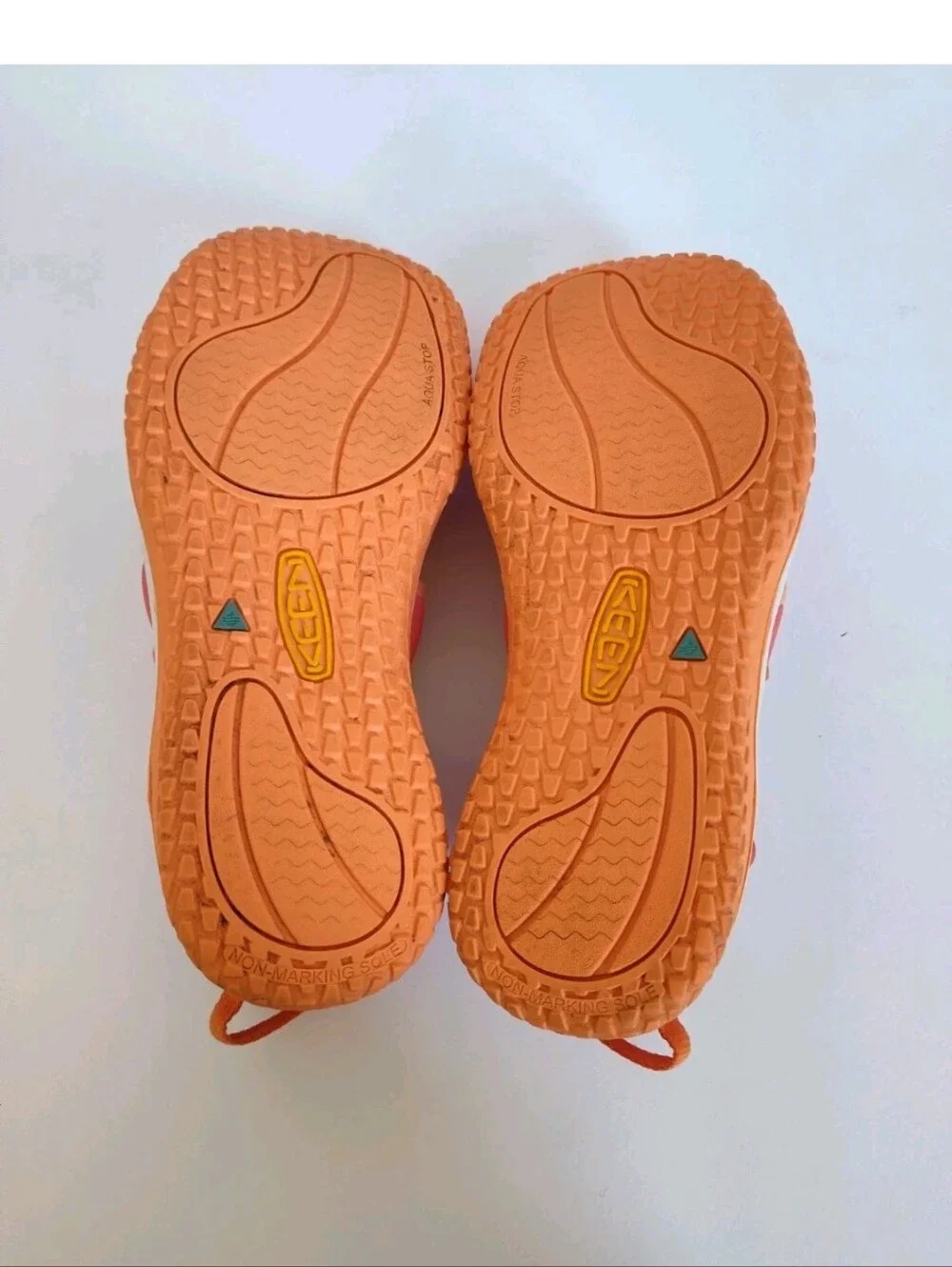 KEEN Stingray Big Girls Size 6 Coral Orange Closed Toe Water Sandals Lightweight